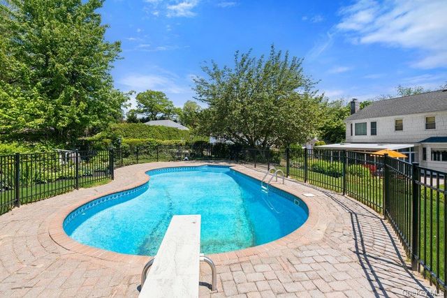 119 Plainview Road, Woodbury, NY 11797
