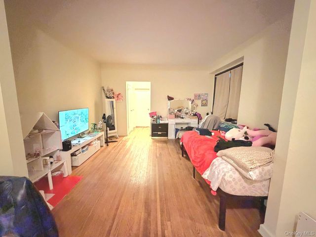 112-25 34 Avenue H, Corona, NY 11368