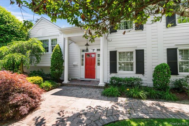 100 Cabot Road, Massapequa, NY 11758