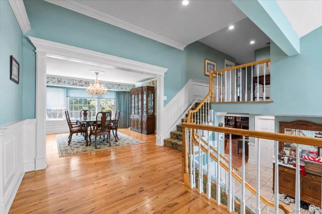 100 Cabot Road, Massapequa, NY 11758