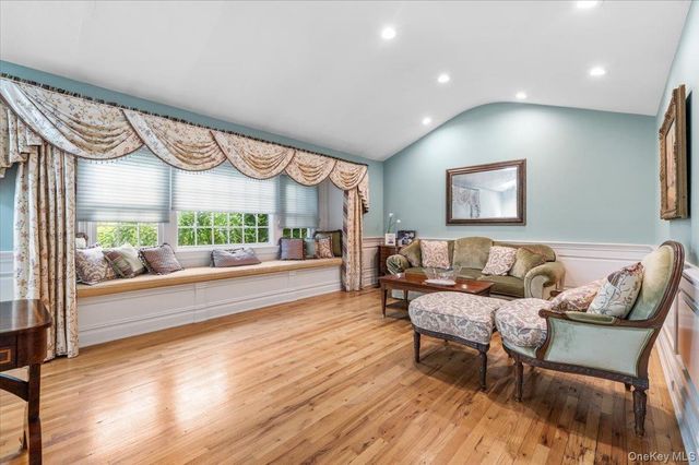 100 Cabot Road, Massapequa, NY 11758