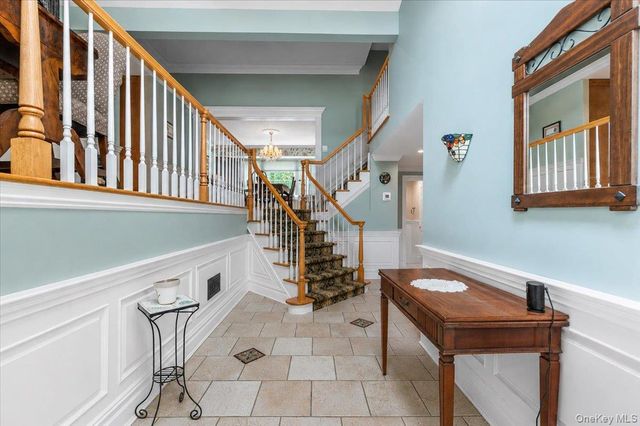 100 Cabot Road, Massapequa, NY 11758