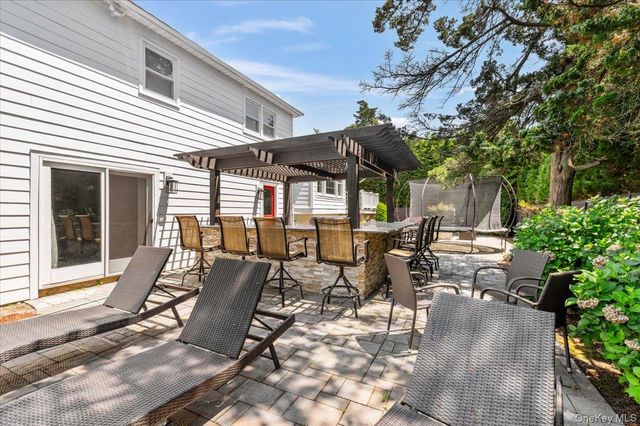 100 Cabot Road, Massapequa, NY 11758