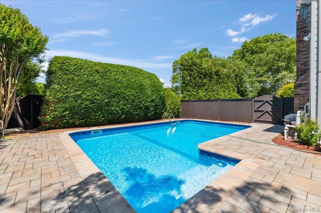 100 Cabot Road, Massapequa, NY 11758