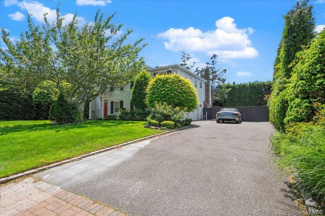 100 Cabot Road, Massapequa, NY 11758
