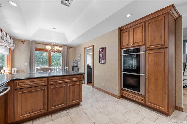 100 Cabot Road, Massapequa, NY 11758