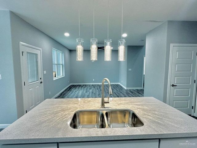 5402 N Crown Point, Pharr, TX 78577