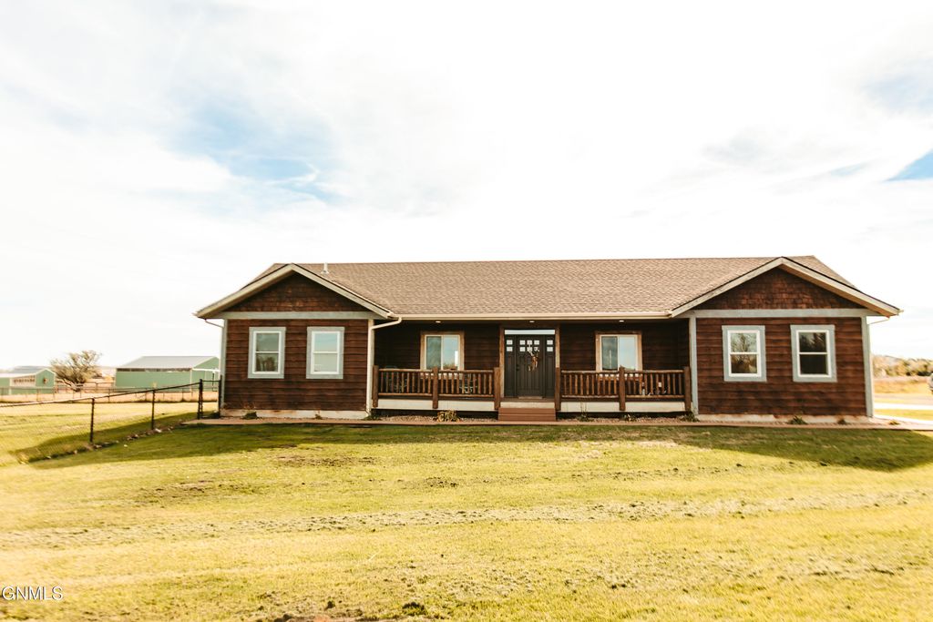 505 17th Avenue NE, Watford City, ND 58854 photo 2