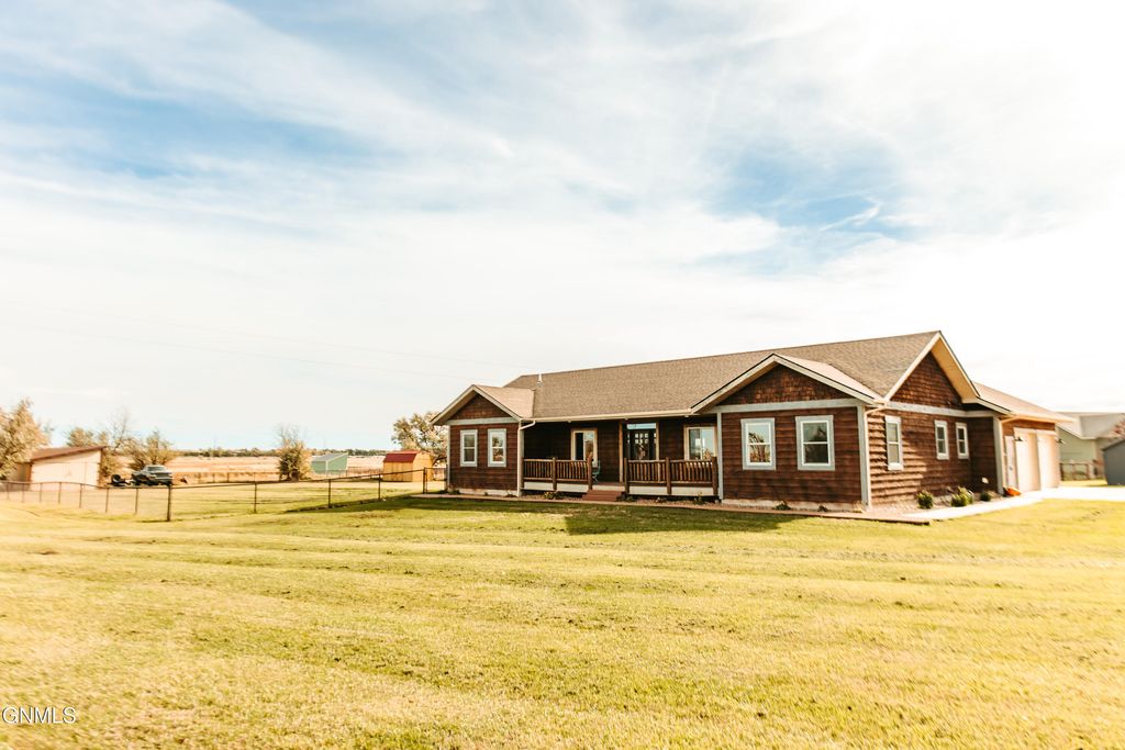 505 17th Avenue NE, Watford City, ND 58854 photo 3
