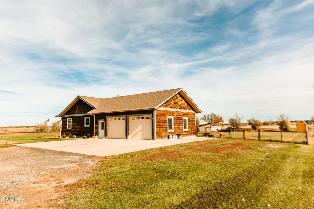 505 17th Avenue NE, Watford City, ND 58854 photo 4