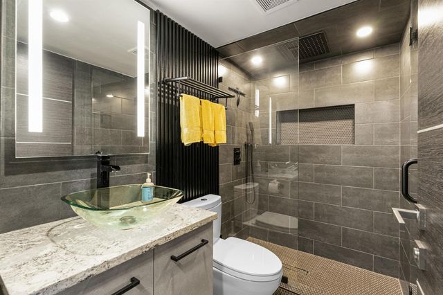 5600 N Flagler Drive 905, West Palm Beach, FL 33407