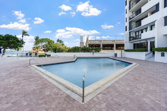 5600 N Flagler Drive 905, West Palm Beach, FL 33407
