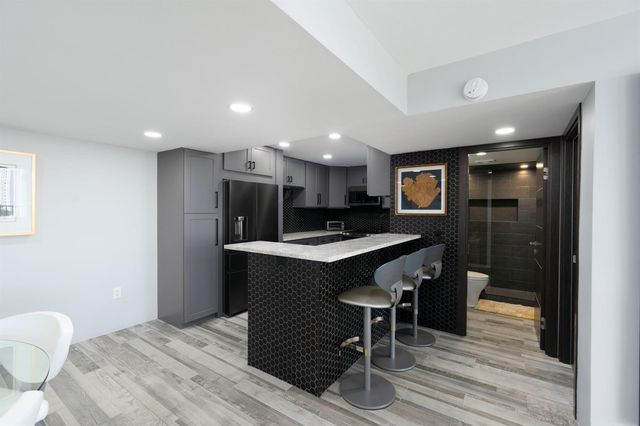 5600 N Flagler Drive 905, West Palm Beach, FL 33407