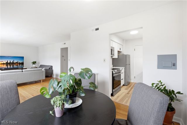2401 Euclid Heights Boulevard, Cleveland Heights, OH 44106