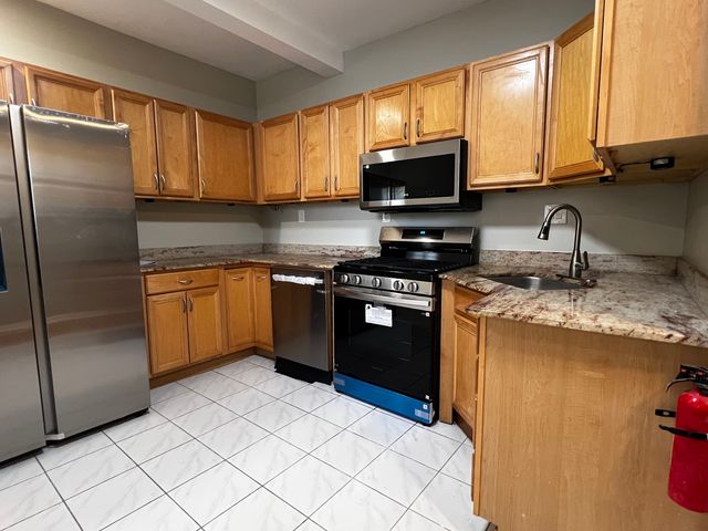 7433 N HOYNE Avenue 2, Chicago, IL 60645