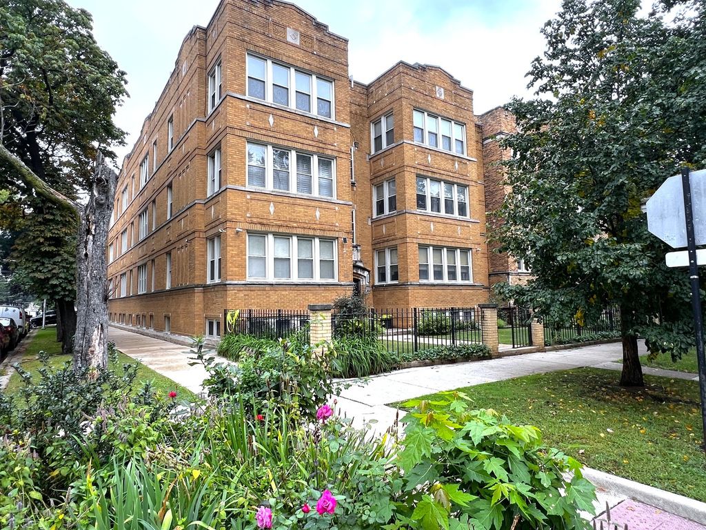 7433 N HOYNE Avenue 2, Chicago, IL 60645