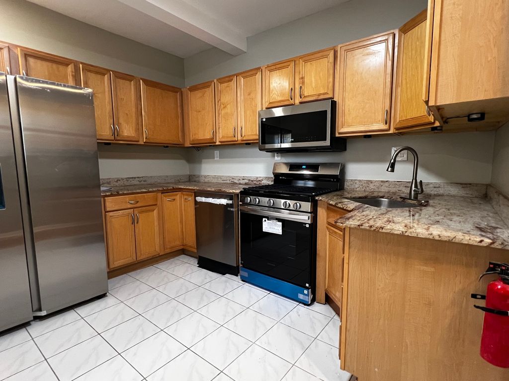 7433 N HOYNE Avenue 2, Chicago, IL 60645 — photo 5