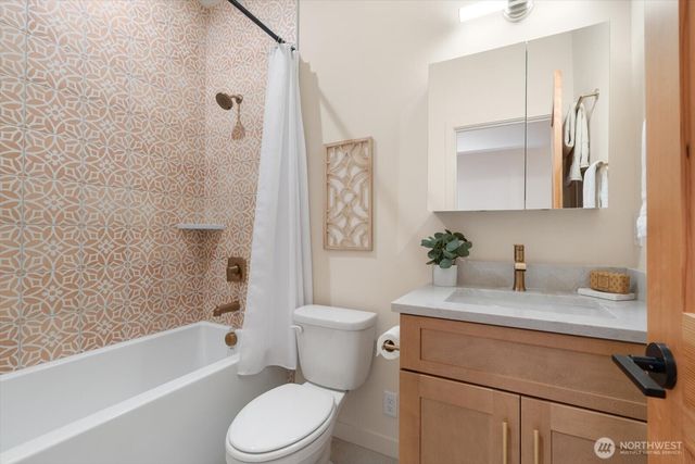 3704 NE 137th Street, Seattle, WA 98125