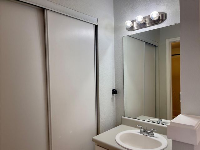 513 South Park DR 304, Austin, TX 78704