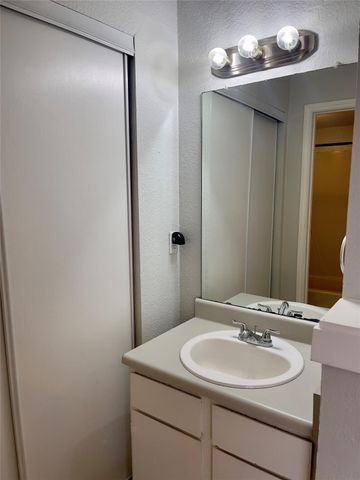 513 South Park DR 304, Austin, TX 78704
