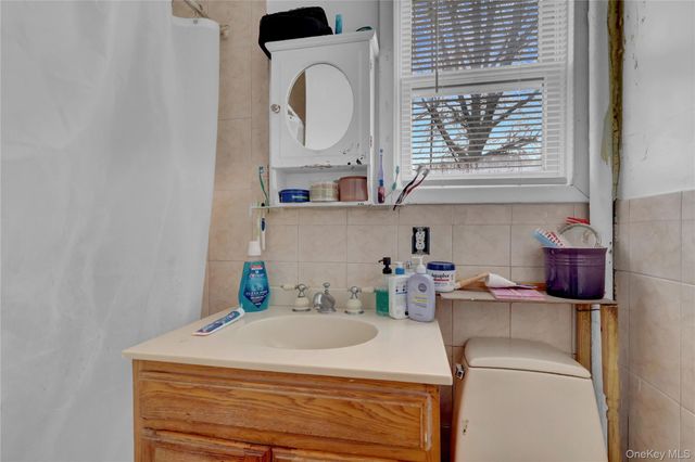 13 Carpenter Street, Glen Cove, NY 11542