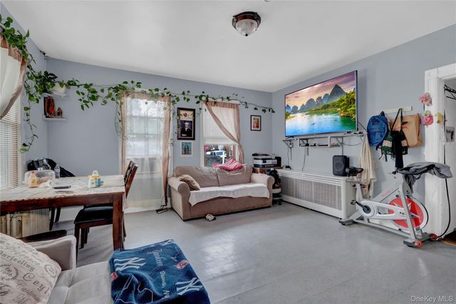 13 Carpenter Street, Glen Cove, NY 11542