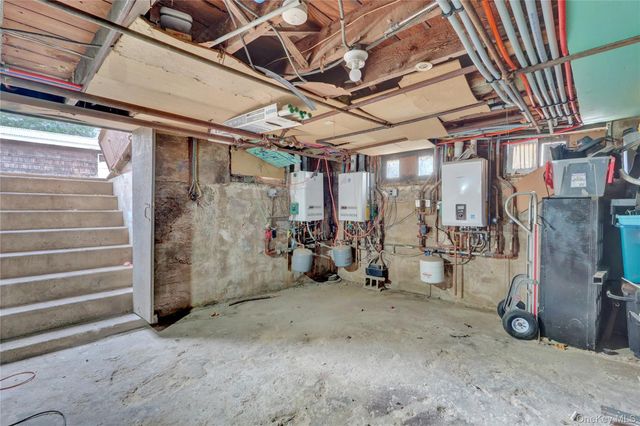 13 Carpenter Street, Glen Cove, NY 11542