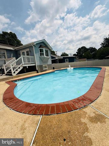 5923 BERWYN RD, College Park, MD 20740