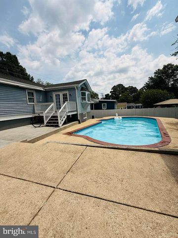 5923 BERWYN RD, College Park, MD 20740