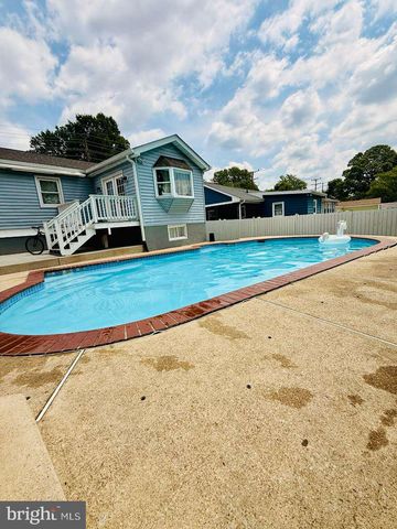5923 BERWYN RD, College Park, MD 20740