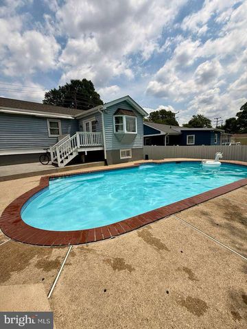 5923 BERWYN RD, College Park, MD 20740