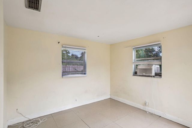 520 NE 45th Street, Deerfield Beach, FL 33064