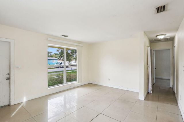 520 NE 45th Street, Deerfield Beach, FL 33064