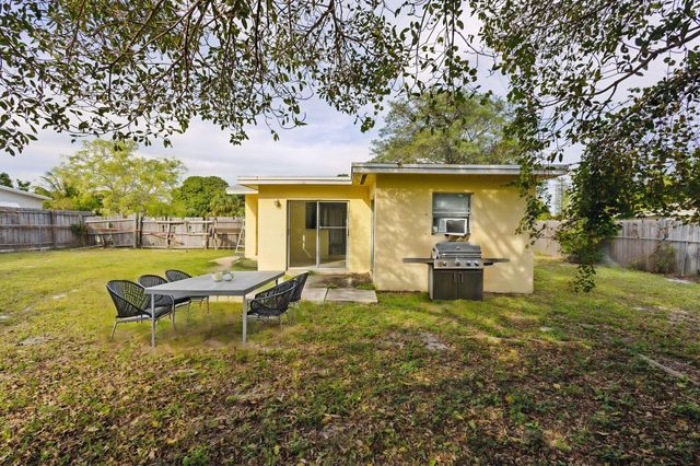 520 NE 45th Street, Deerfield Beach, FL 33064