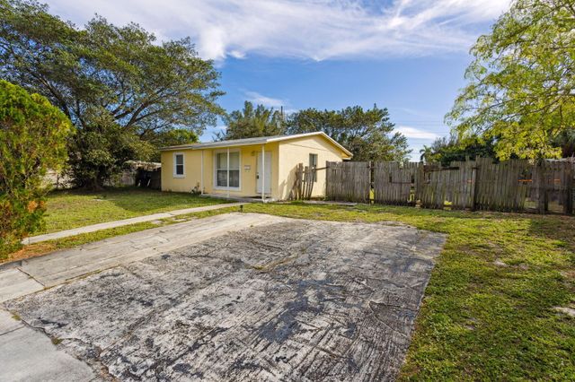 520 NE 45th Street, Deerfield Beach, FL 33064