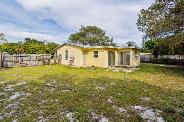 520 NE 45th Street, Deerfield Beach, FL 33064