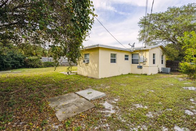 520 NE 45th Street, Deerfield Beach, FL 33064