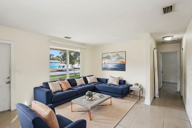 520 NE 45th Street, Deerfield Beach, FL 33064