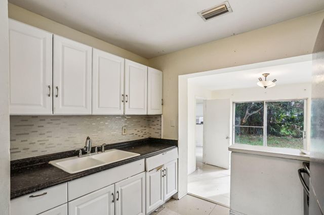 520 NE 45th Street, Deerfield Beach, FL 33064