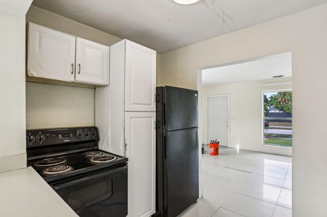 520 NE 45th Street, Deerfield Beach, FL 33064