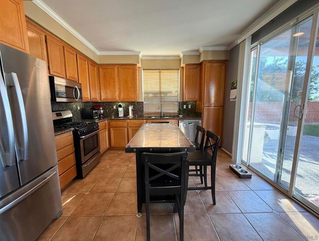 700 Rocking Horse Dr, Chula Vista, CA 91914