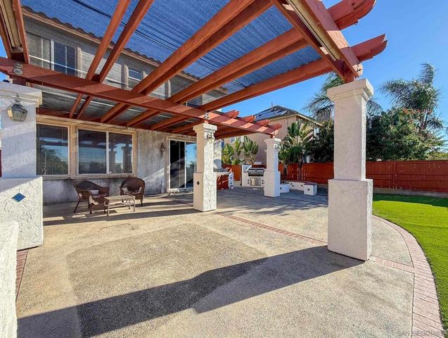 700 Rocking Horse Dr, Chula Vista, CA 91914