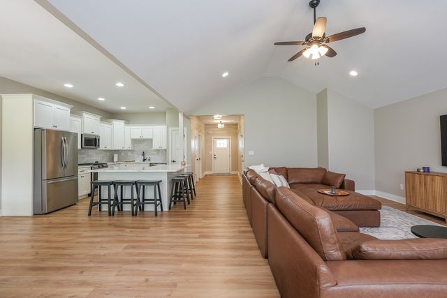 3172 Sun Valley Drive, Kankakee, IL 60901