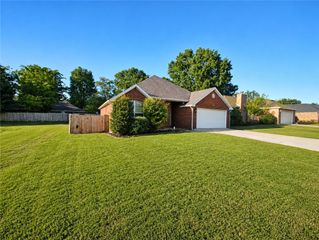 2600 Granny Smith Avenue, Springdale, AR 72764
