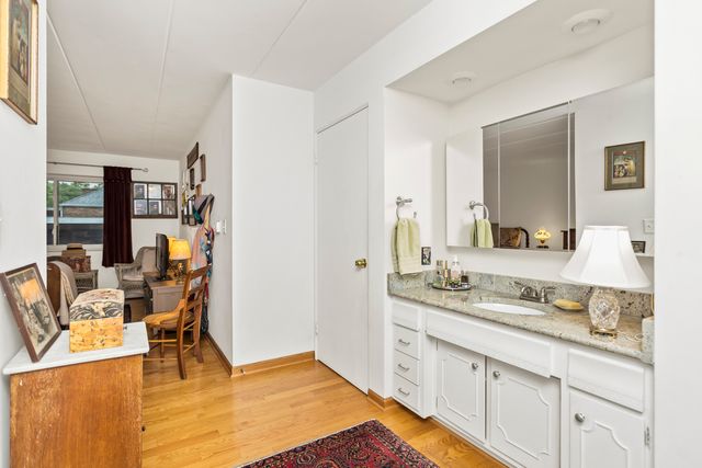 224 S OAK PARK Avenue 4B, Oak Park, IL 60302