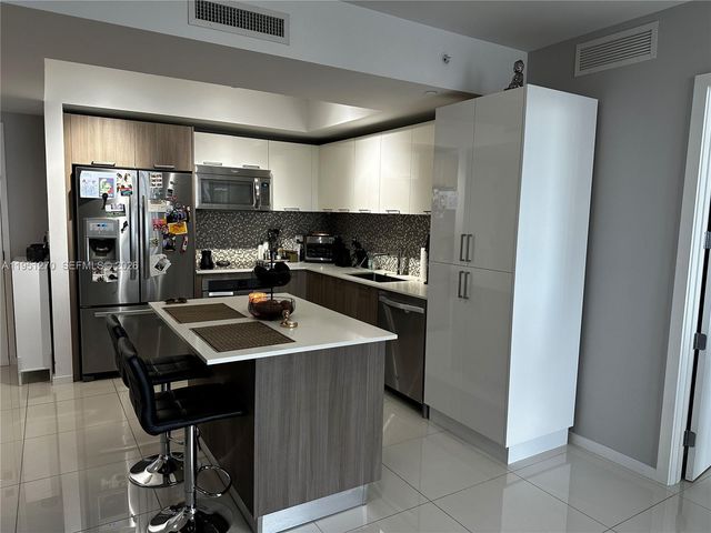 5252 NW 85th Ave 703, Doral, FL 33166