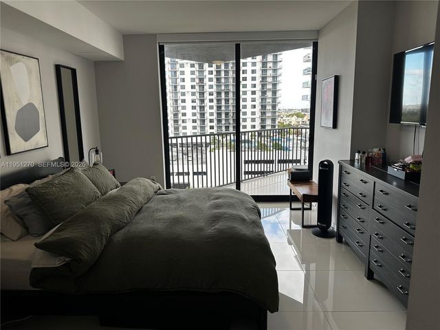 5252 NW 85th Ave 703, Doral, FL 33166