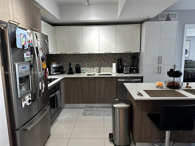 5252 NW 85th Ave 703, Doral, FL 33166