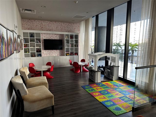 5252 NW 85th Ave 703, Doral, FL 33166