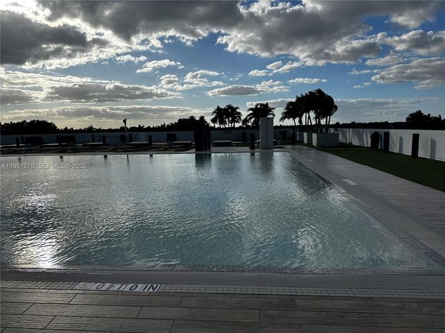 5252 NW 85th Ave 703, Doral, FL 33166